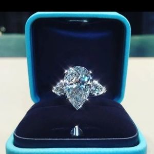 NEW silver tone l three stone romantic style center lrg shiny waterdrop shaped